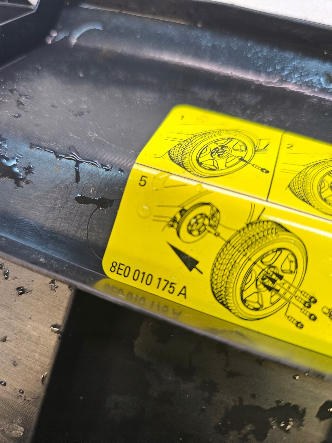 kryt akumulátoru AUDI Q5 8R 8E0010175A