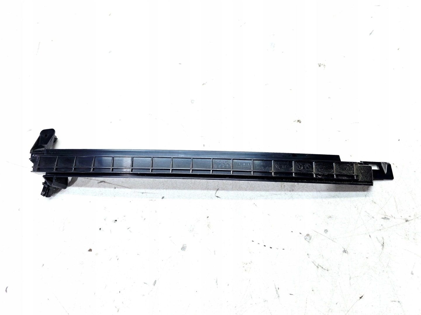 PROWADNICA windows left rear part AUDI Q4 E-TRON 89A839067