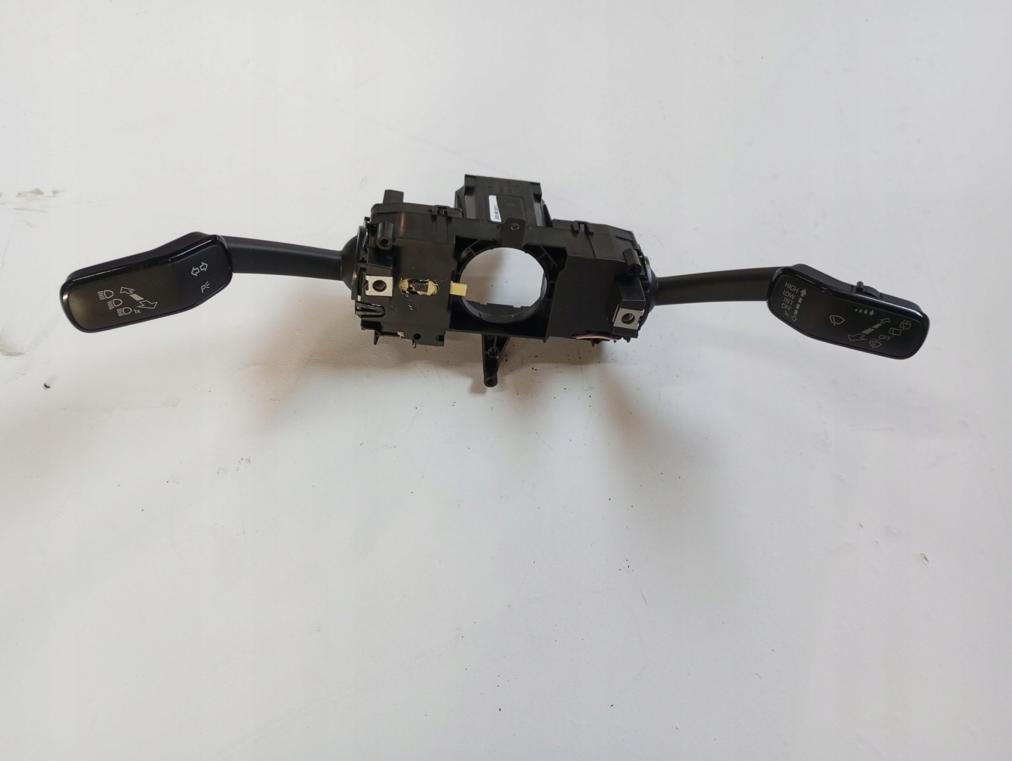 Devio leve volante SEAT ARONA 2Q1953507L