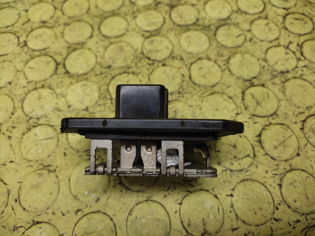 TOYOTA YARIS heater fan resistor
