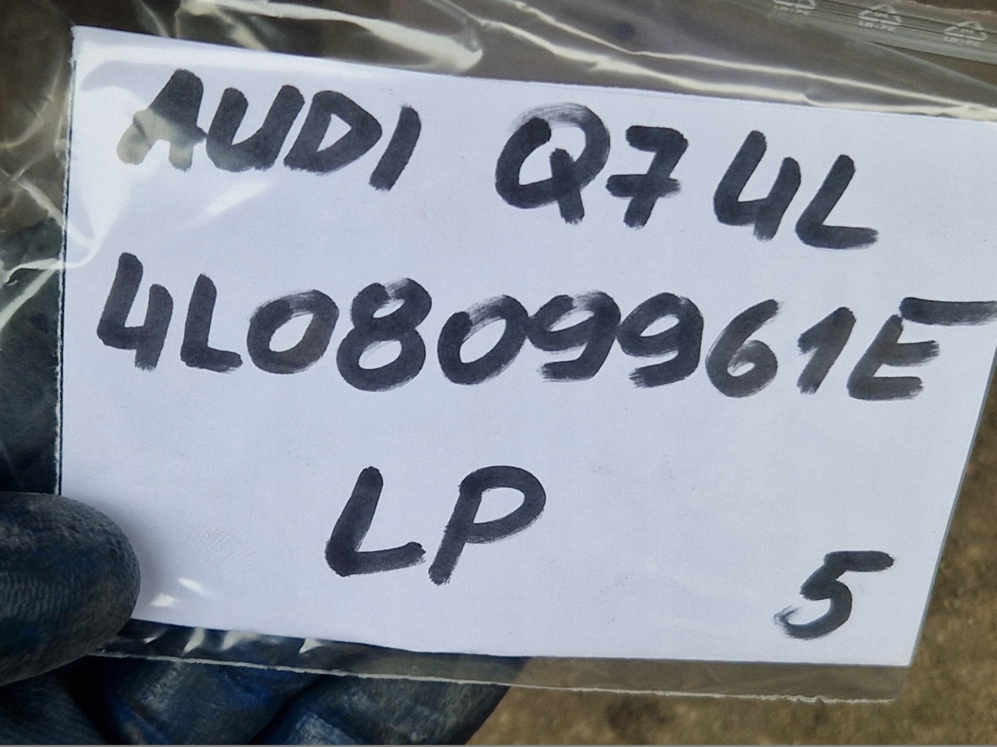 AUDI Q7 4L mudguard left front front 4L0809961E