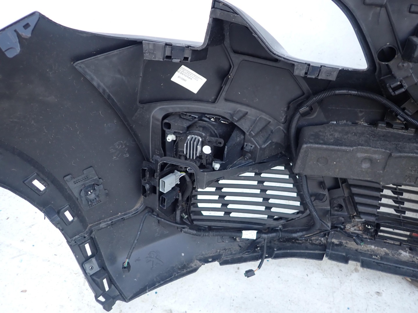 PEUGEOT 3008 II 16- bumper front front 6PDC