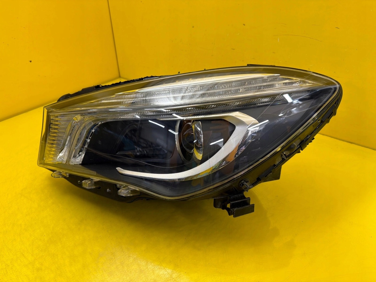 light left Mercedes CLA W117 Bi-Xenon A1179066300