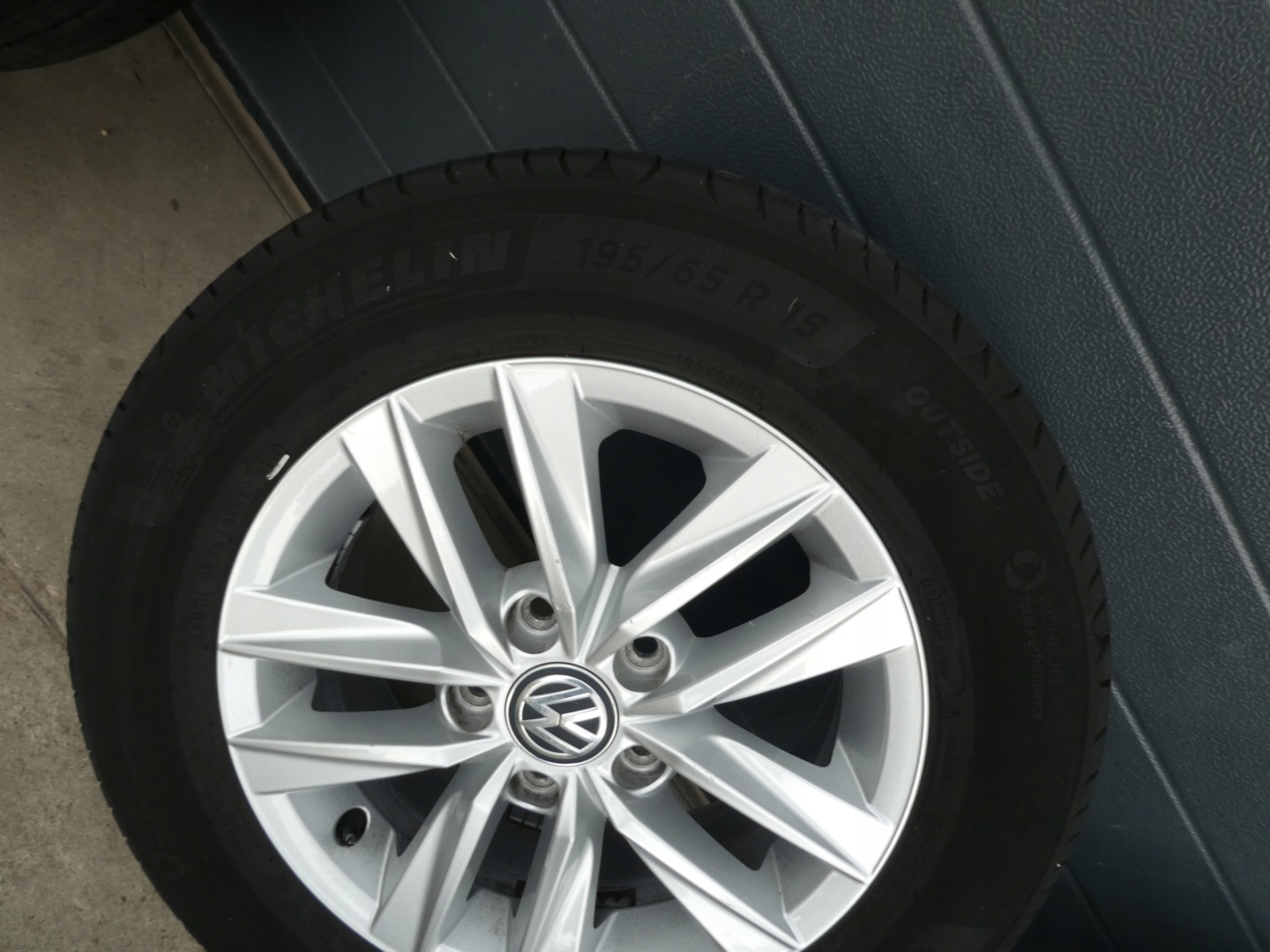 4X discs aluminium disc tyres VW CADDY 2K5601025D 195/65/15 2021/2018R