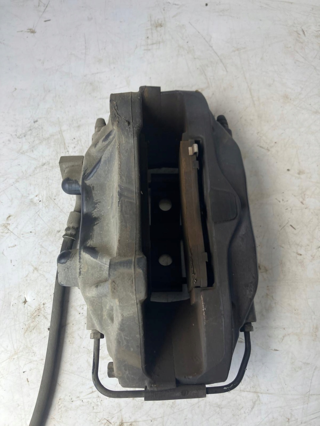 třmen brzdový levý předek TESLA MODEL S BREMBO