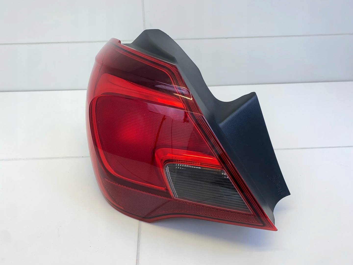 light rear left side Opel Corsa E 2016 39012621