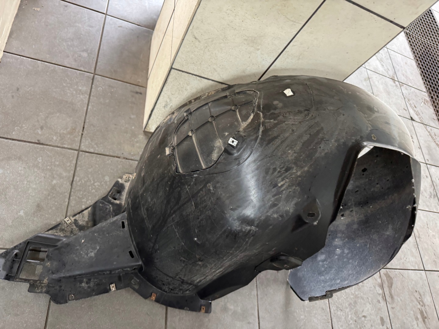 VW BEETLE 5C podblatník předek pravý originál