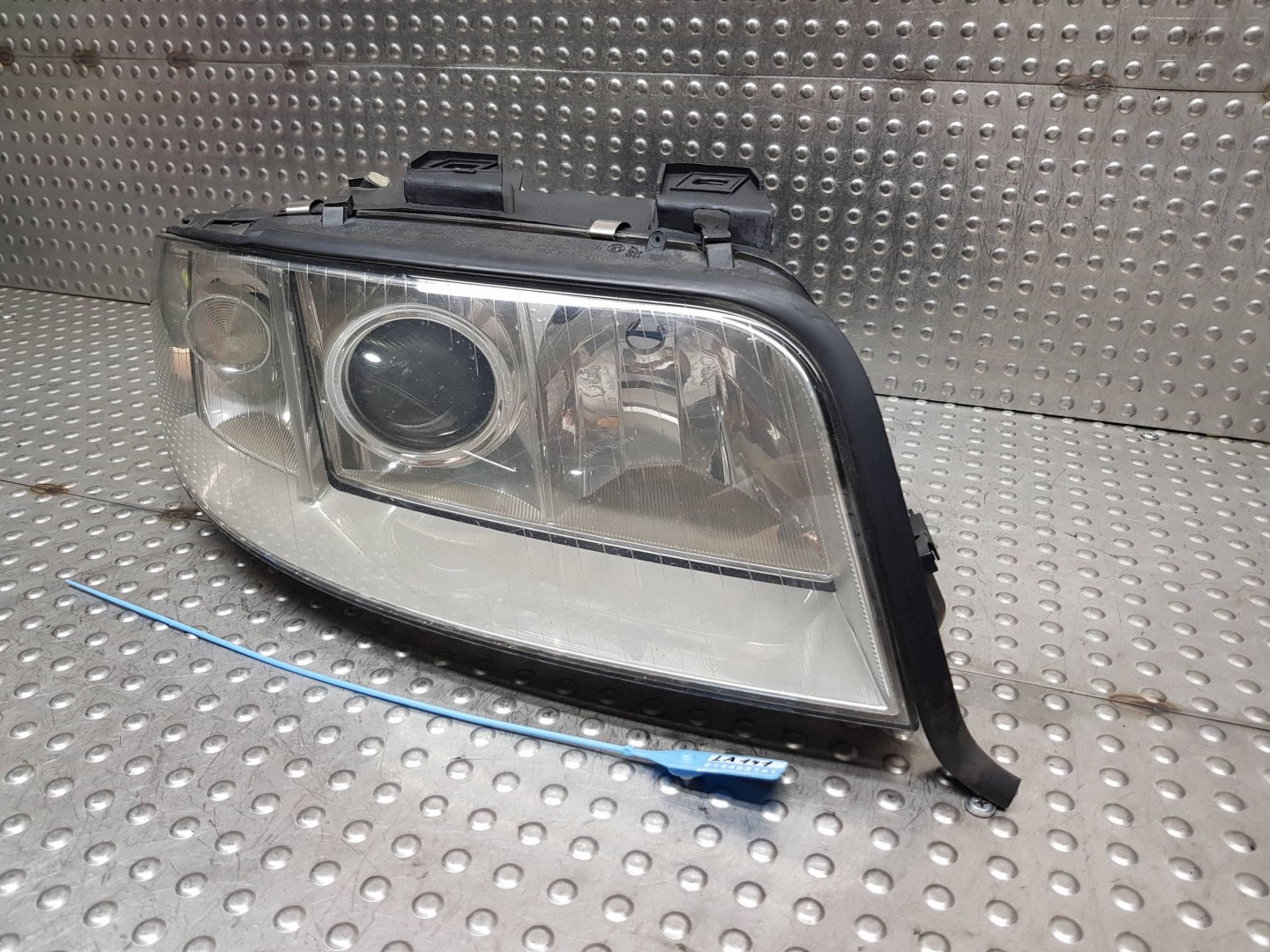 REFLEKTOR right front XENON 10 PIN AUDI A6 C5