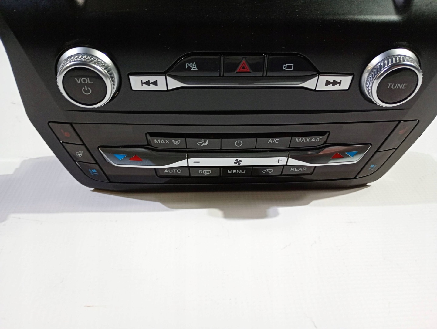 vezérlö panel radia a klímának Ford Explorer VI 3.0 ST 2020