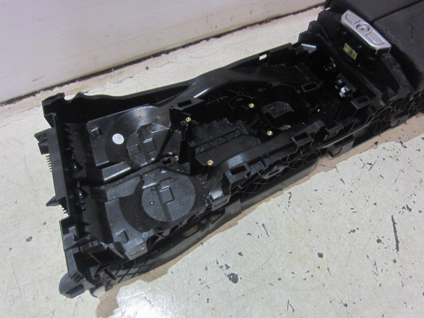 BMW X5 E70 EU console central armrest TUNEL black 6954938