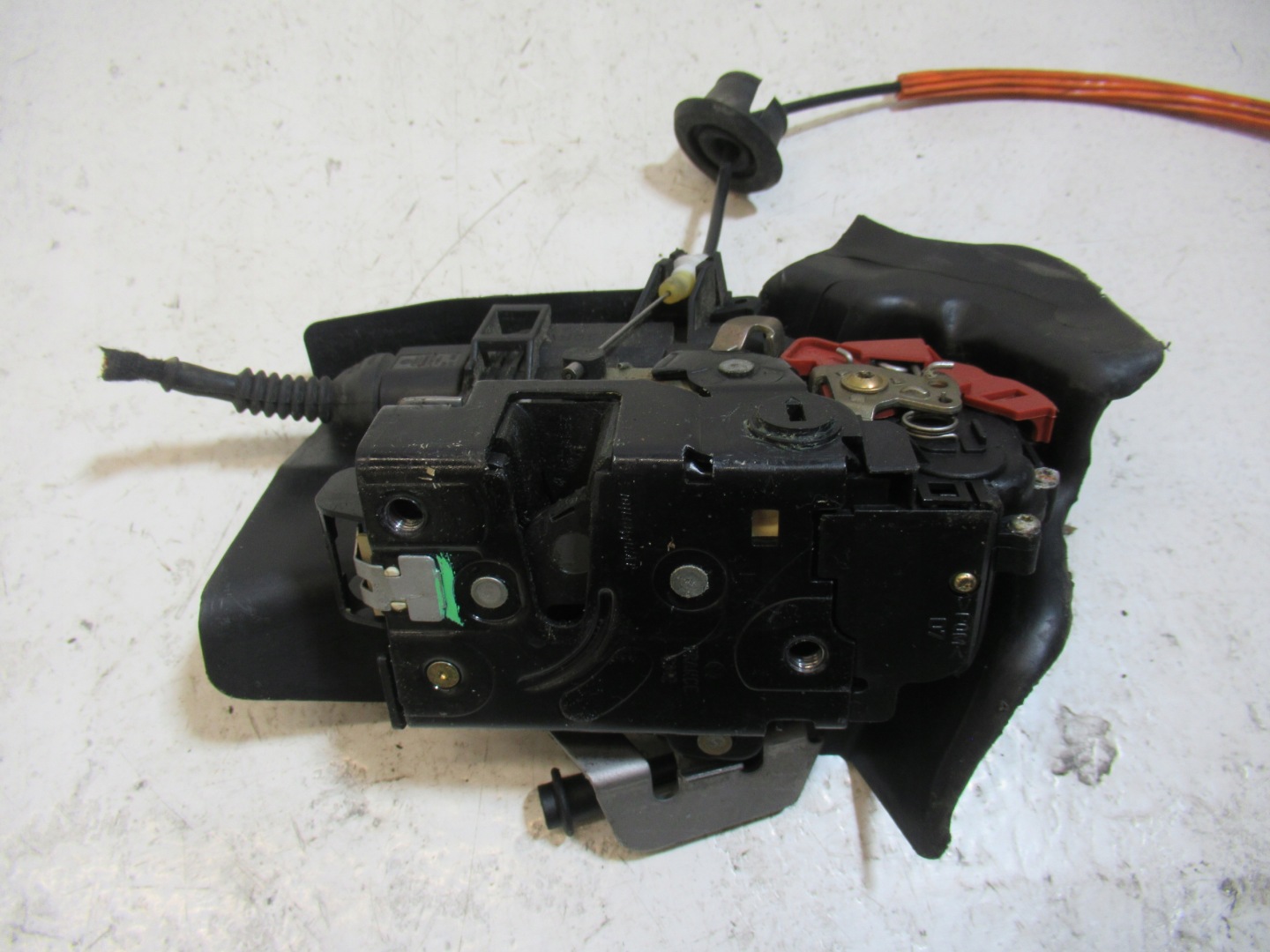lock door CENTRALNY right rear part rear AUDI A4 B6 8E0839016C