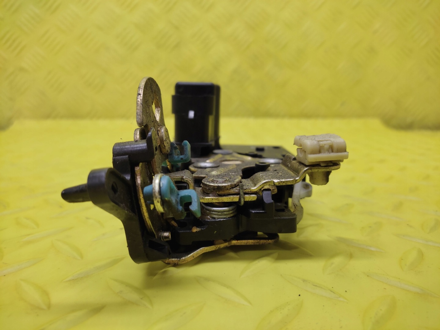 SUZUKI FORENZA lock door left rear part