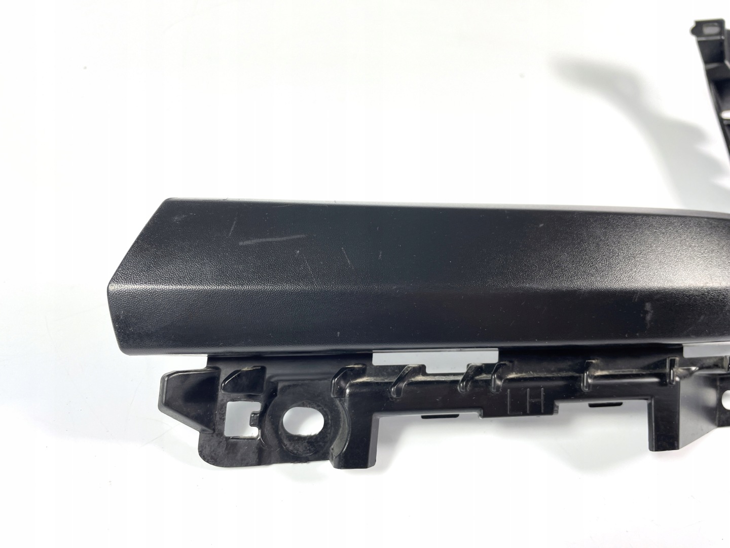 Ram 1500 covering moulding grilla left 2021-24