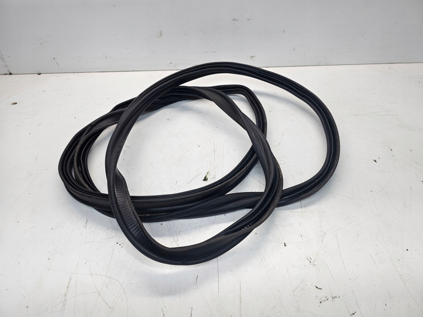 gasket bonnet boot AUDI Q3 8U 8U0827705A