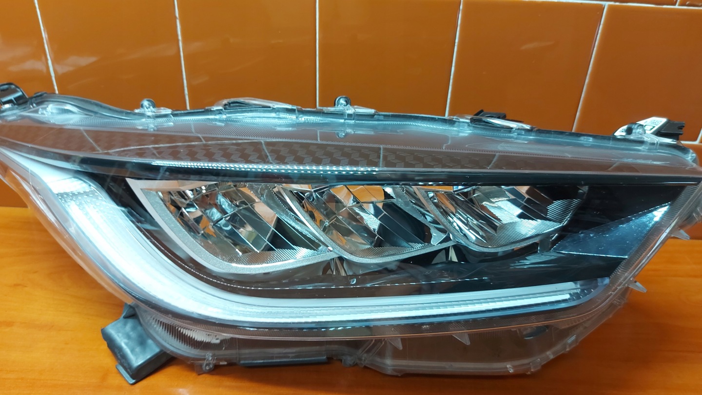REFLEKTOR light right right front TOYOTA YARIS IV 20