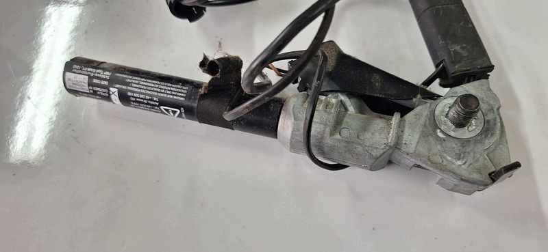 gurtstraffer links vorne OPEL CORSA D 608094700D