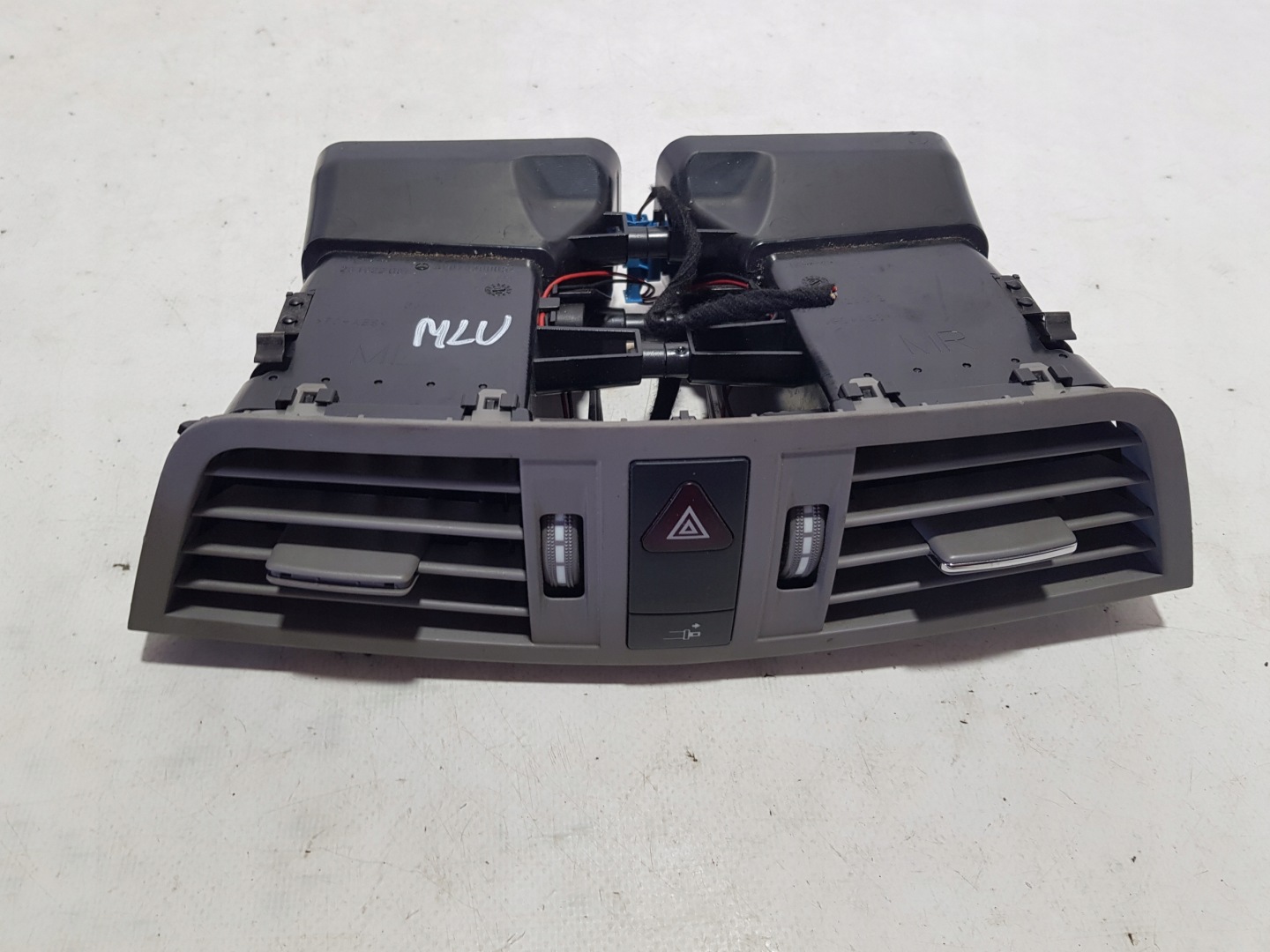 MERCEDES W207 grid KRATKI air conditioning devices central A2078300054