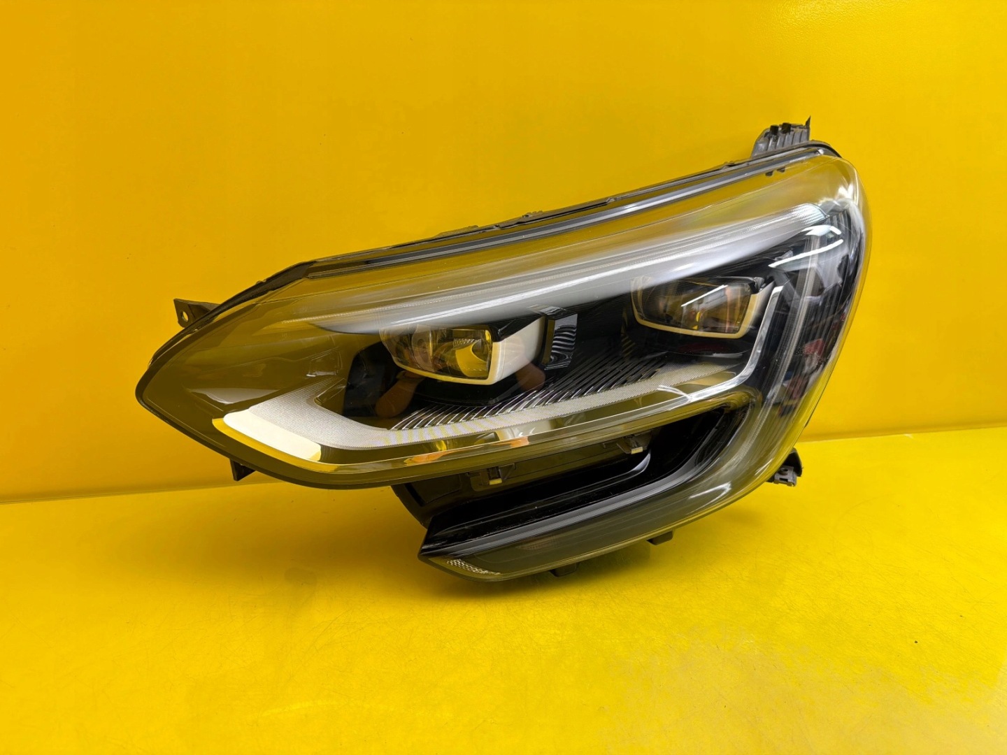 light left front Renault Megane IV Full Led 260601093R