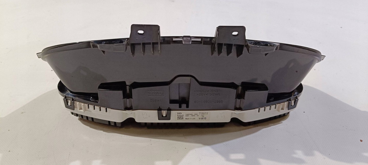 dials dials display predkosciomierz Kanada Ford Explorer 2016