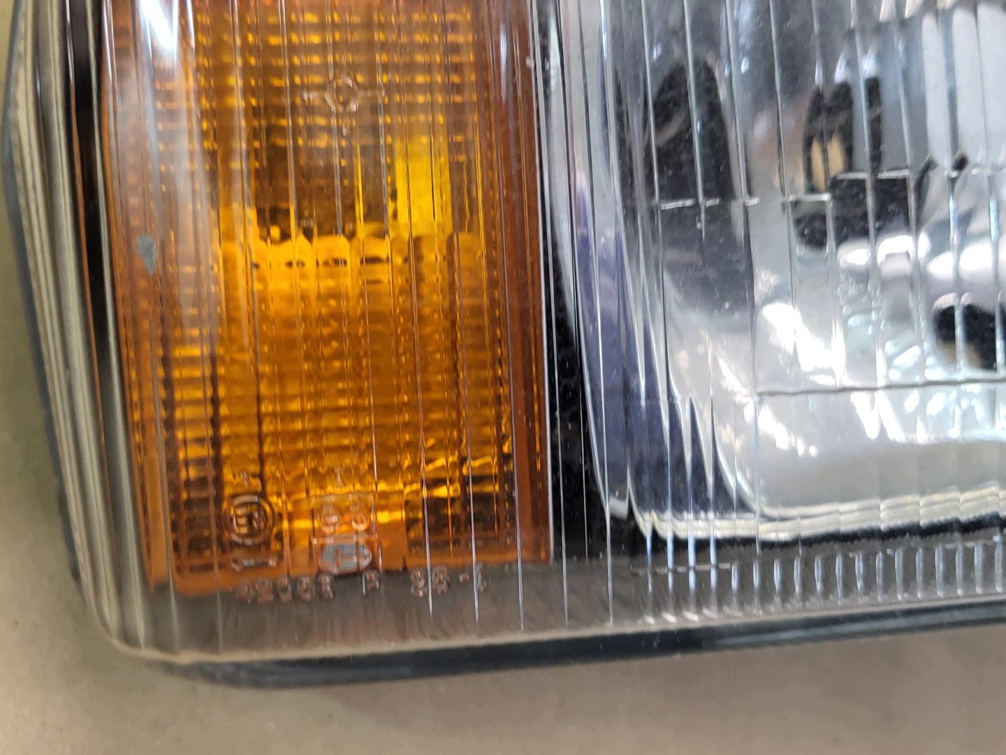 light right front REFLEKTOR CARELLO H4 LANCIA DELTA 86-93r. original EUROPA