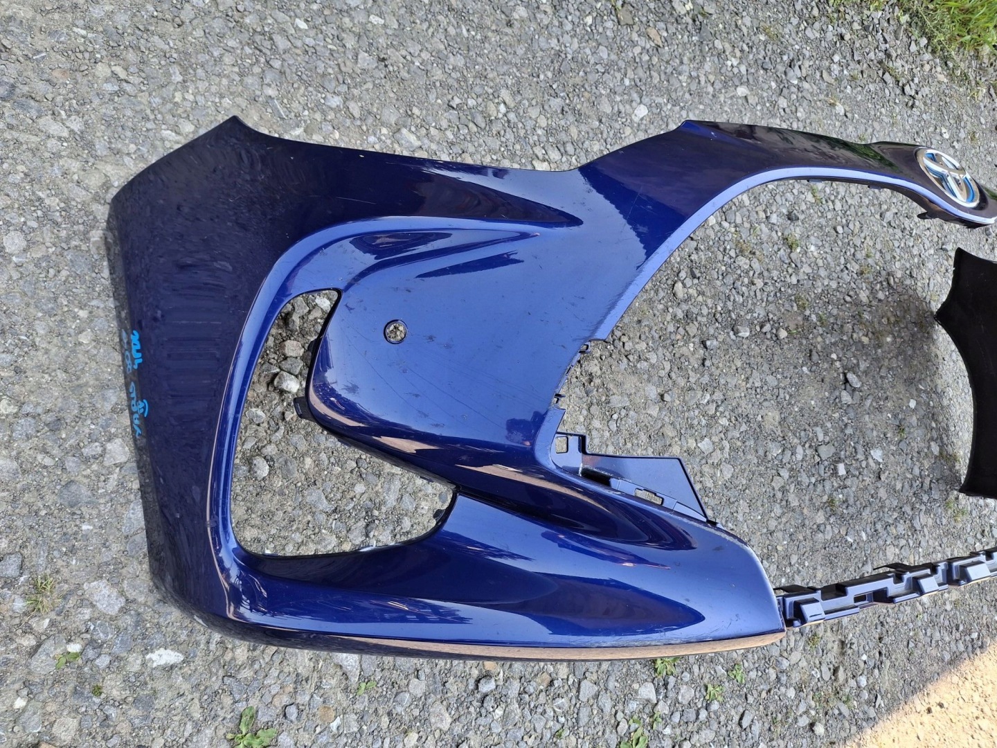 Frontstoßstange TOYOTA YARIS IV 2020R->