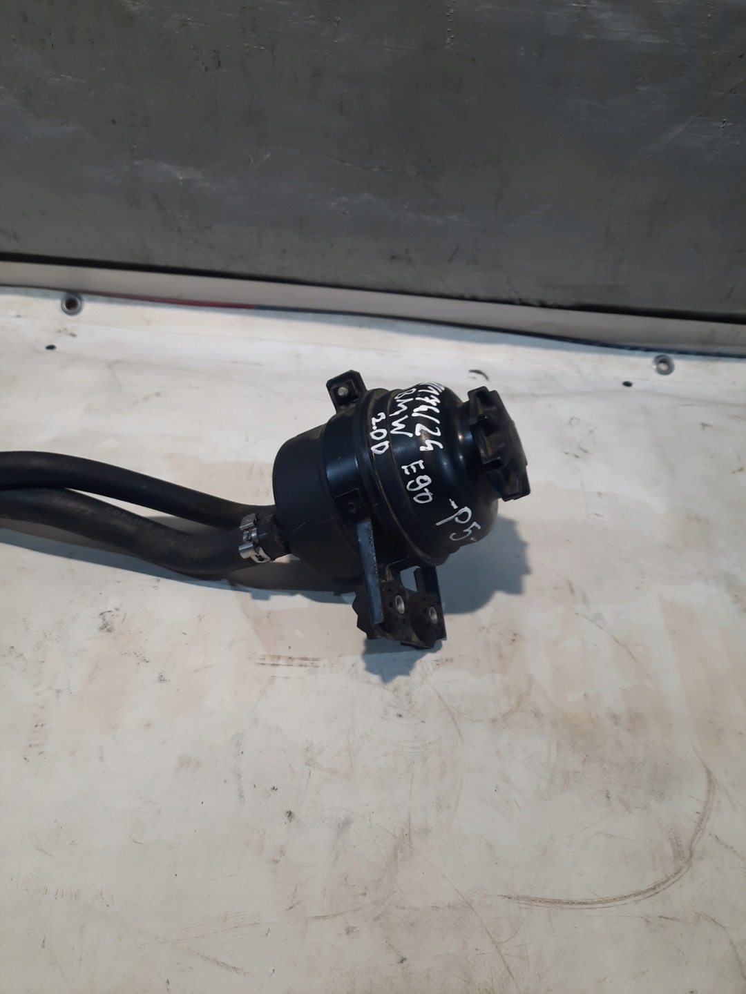 boca serva BMW E90 2.0D 32411097164
