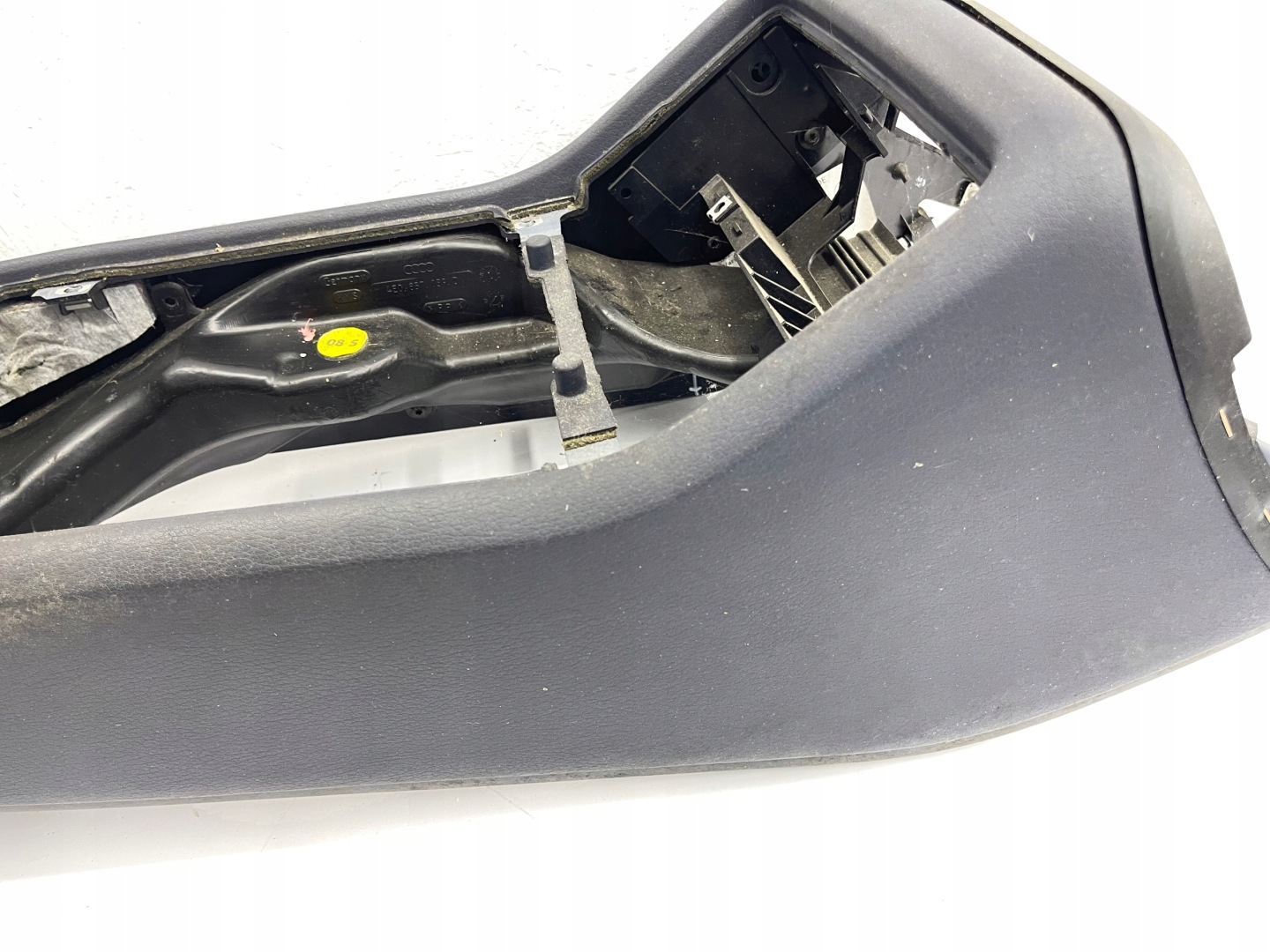 AUDI A8 D3 armrest tunnel central EUROPA