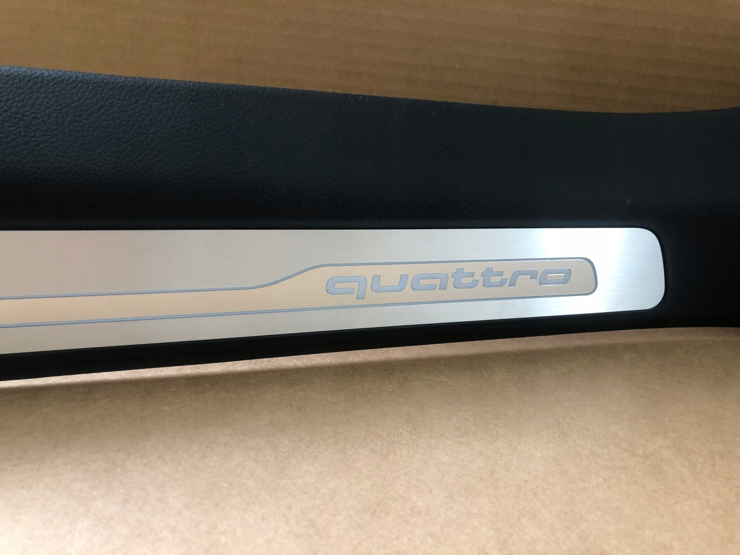 AUDI A8 4H LONG moulding threshold PODSWIETLANA left