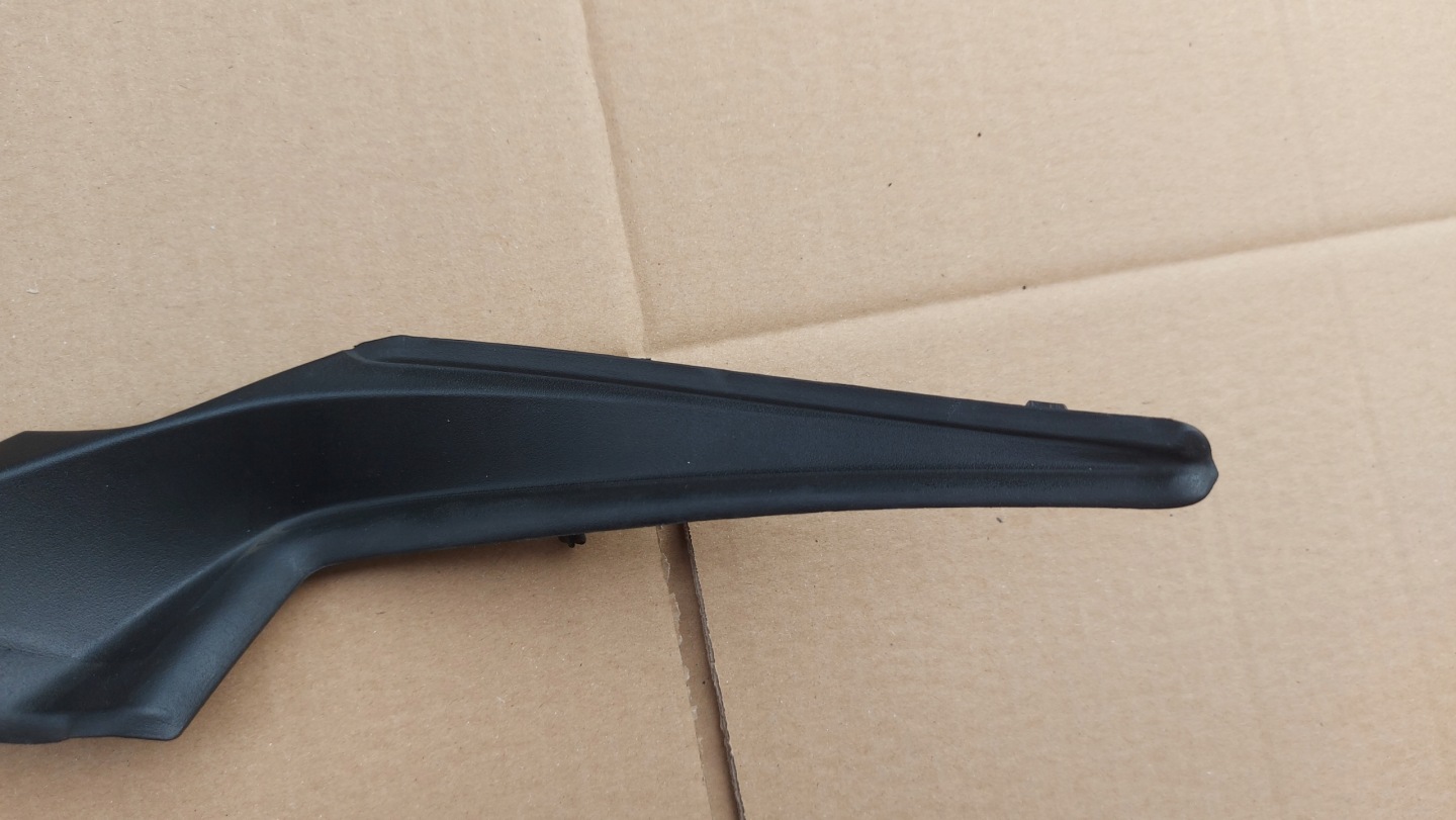 spoiler under the window right TOYOTA AYGO II 14