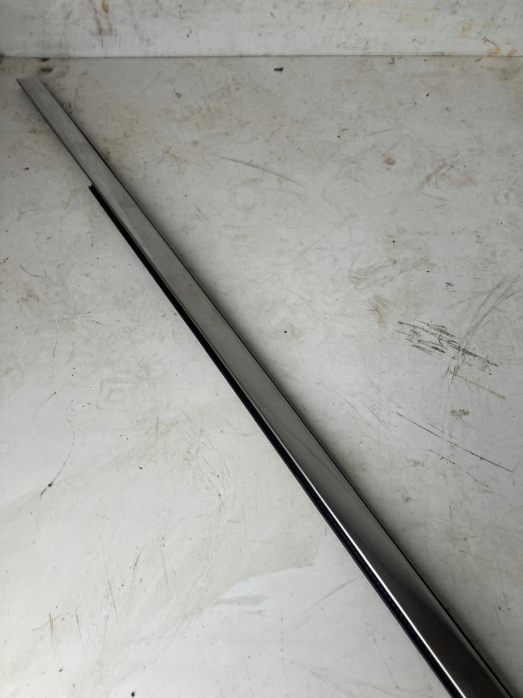 moulding cap door right front CITROEN C4 PICASSO II 9677074380