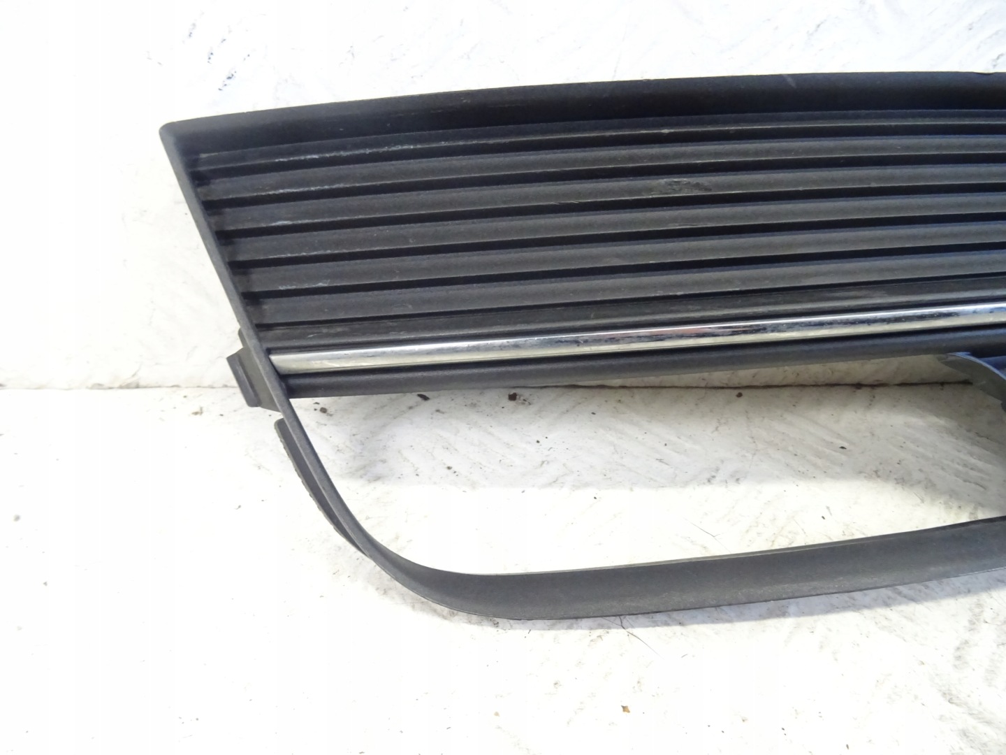 grid of a bumper front front left AUDI A3 8V 8V3807681A