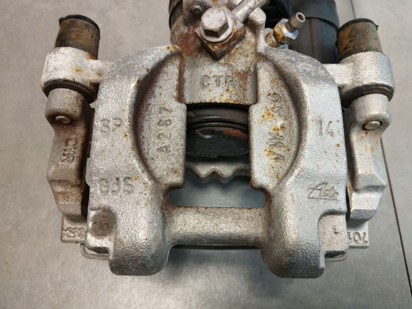 Audi Q3 F3 83A caliper left rear part 3Q0615405AA