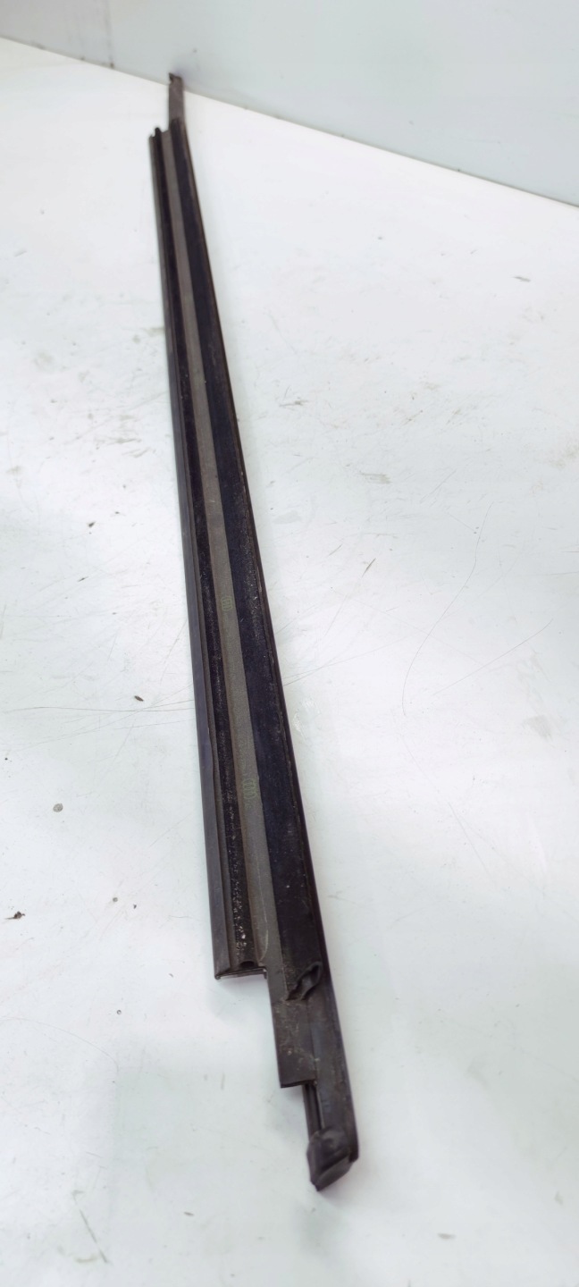moulding dust SZYBE door right front AUDI A3 8V 8V3837478 MAT