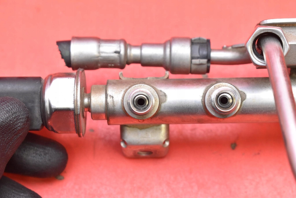 rampe injection 7562474 BMW E90 E91 2.0i 170 KM 08-13