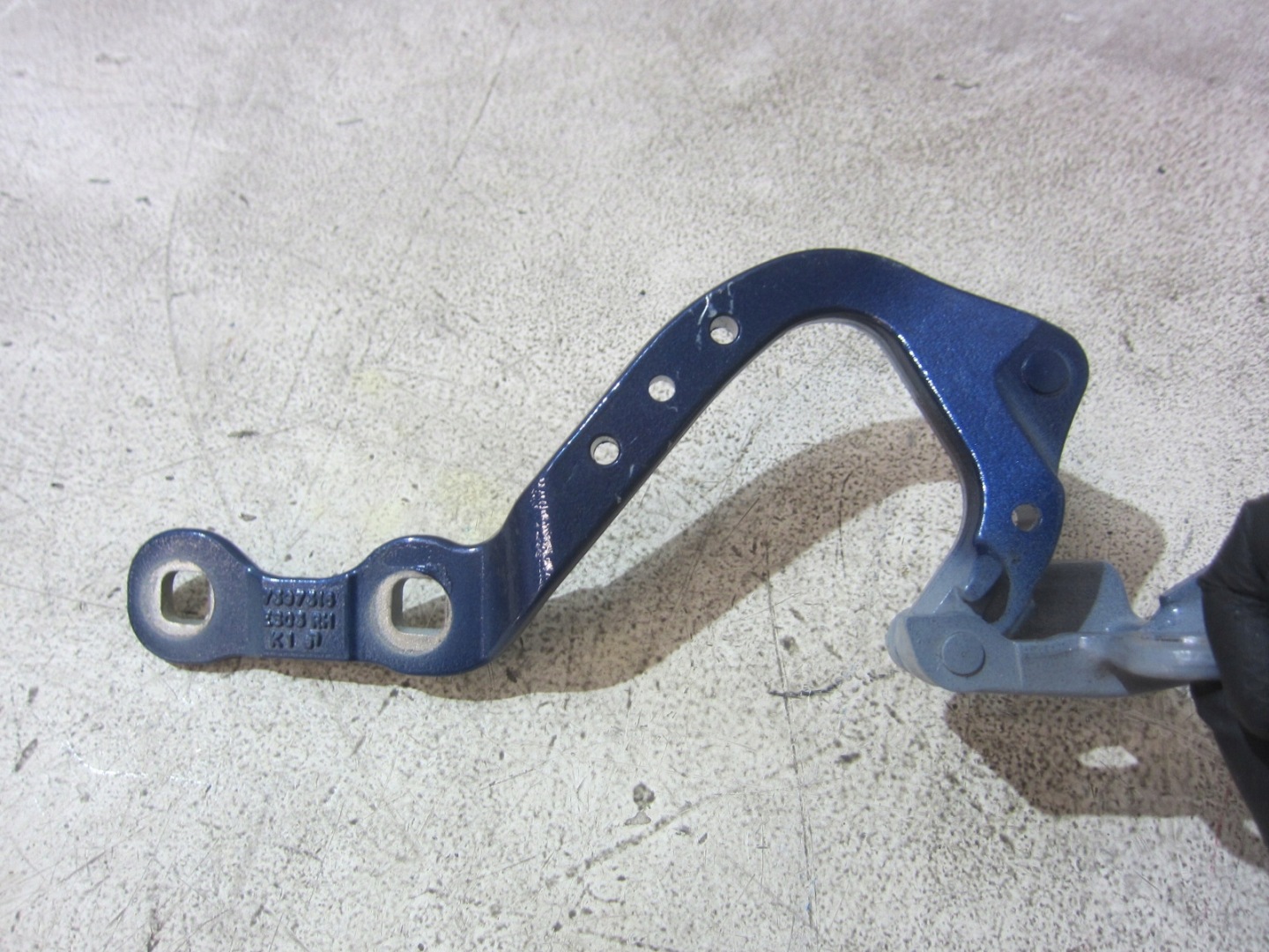 BMW X3 G01 hinge bonnet boot right left 41007494943 7397316 C1M NIEBIE