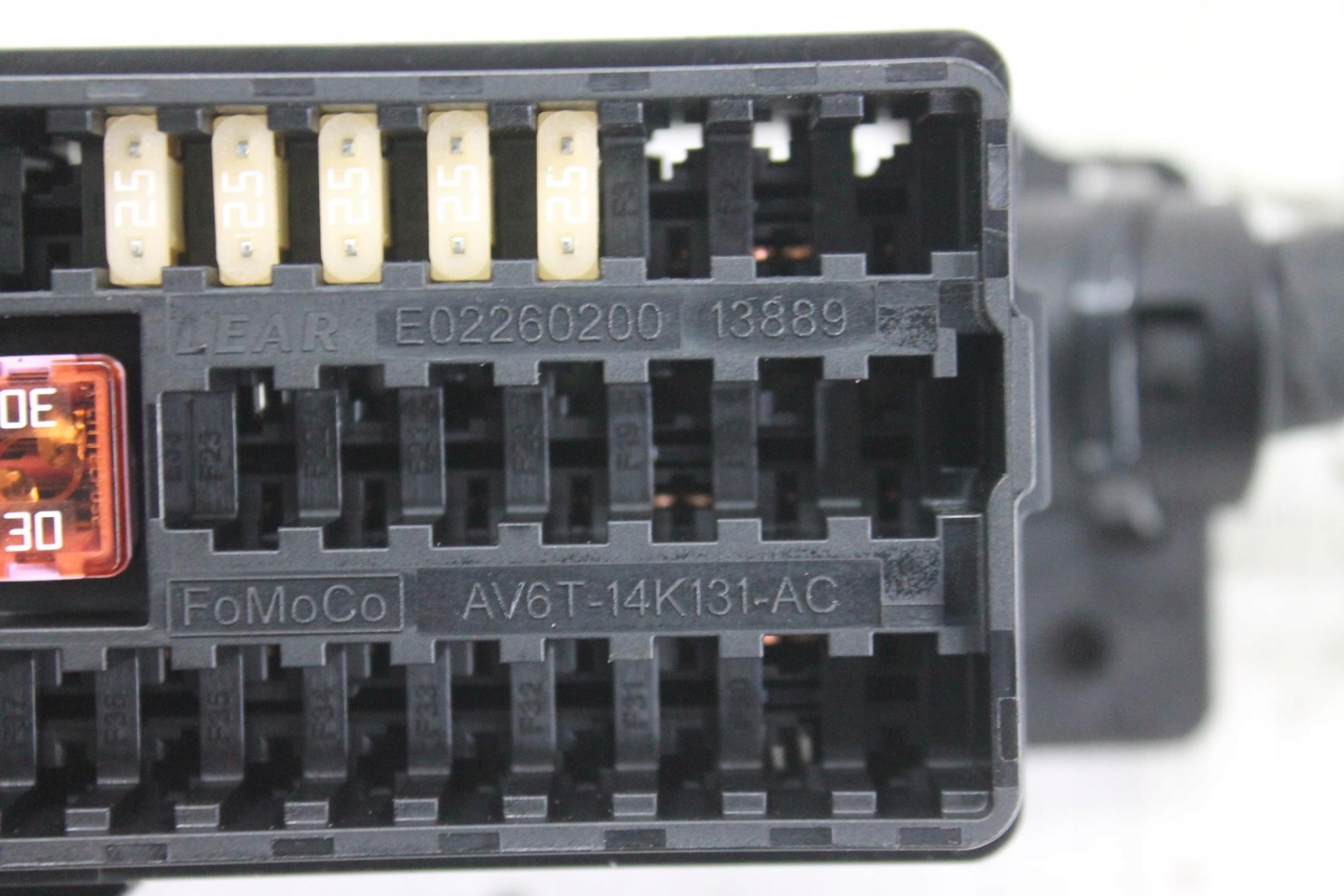Module fusibles AV6T-14K131-AC V40 II 12-19