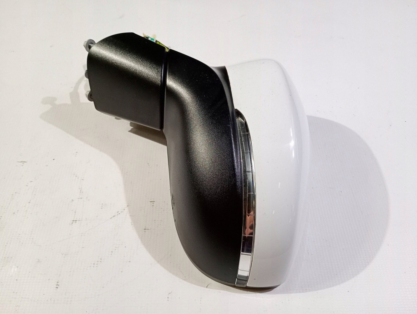 electrics mirror left 8 pin blind spot Chrysler Pacifica 2021