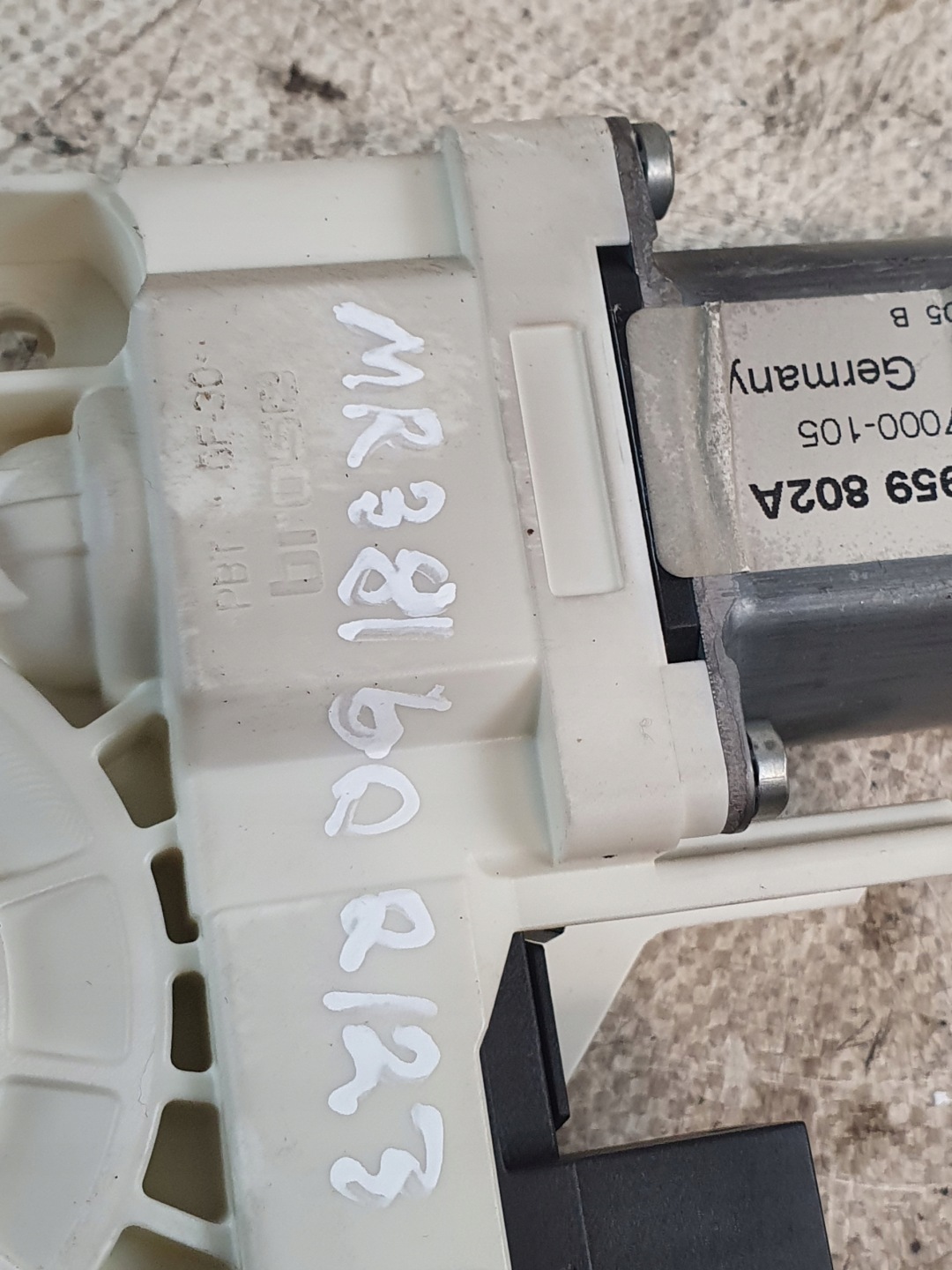 engine lifting windows right rear part OE 4F0959802A AUDI A6 C6 sedan 05r.