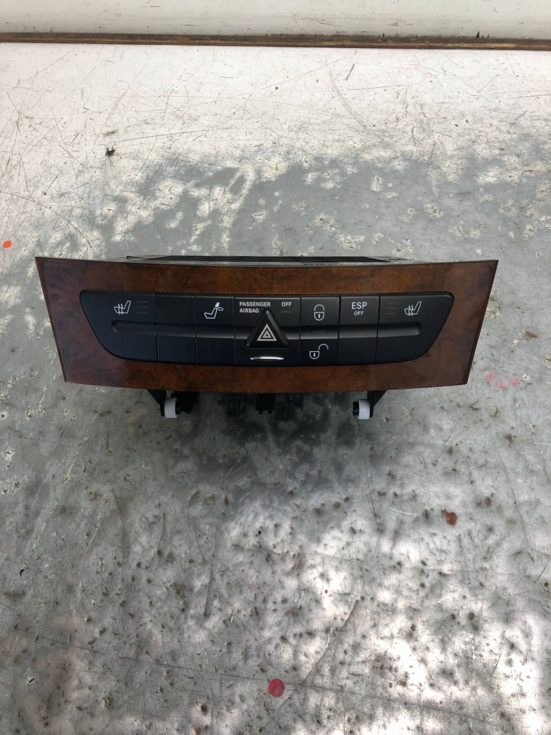 levers PRZYCISKI passenger compartment MERCEDES W211 A2116800552