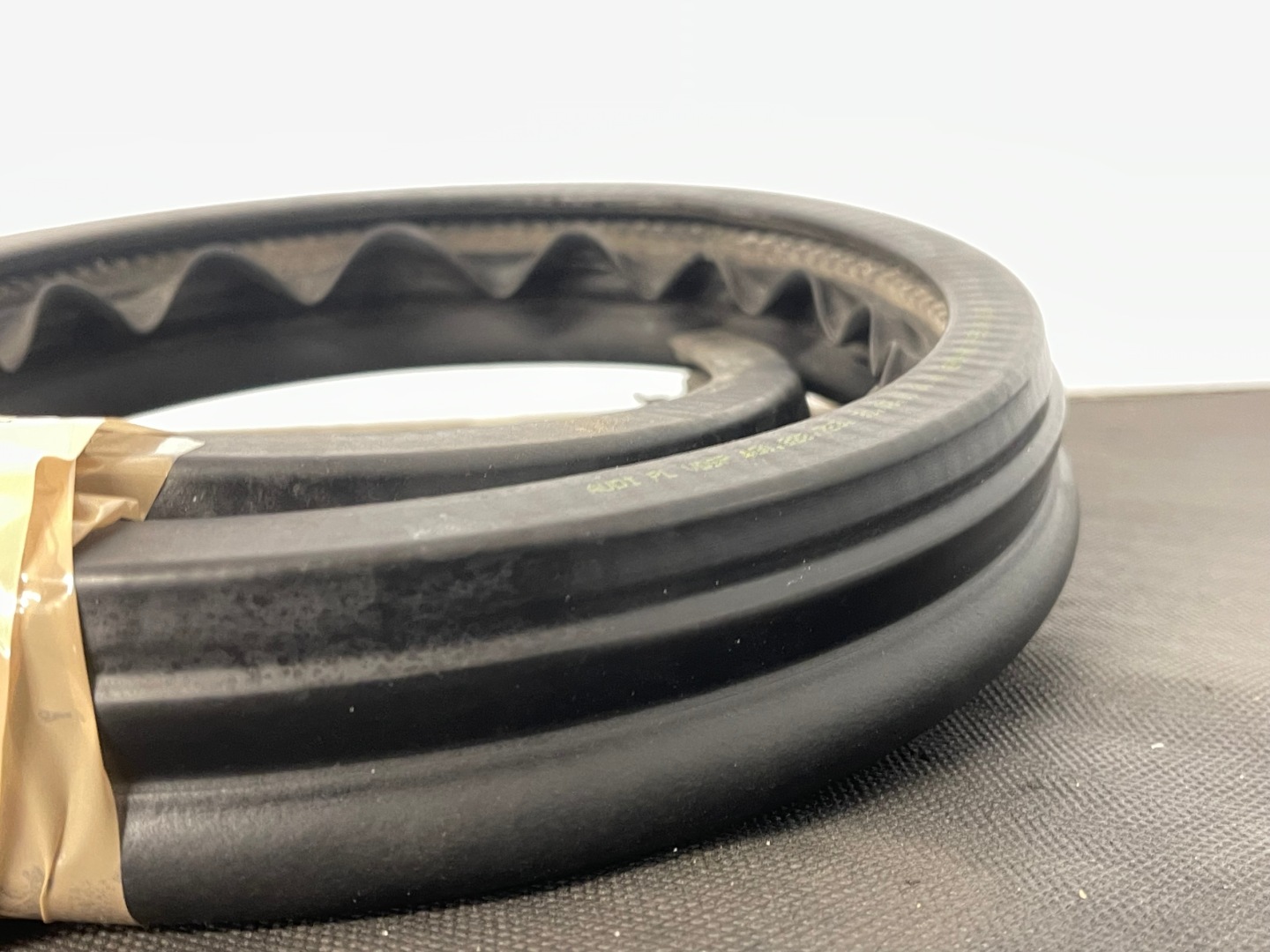 AUDI A6 C7 Joint du capot GRODZI 4G0823723