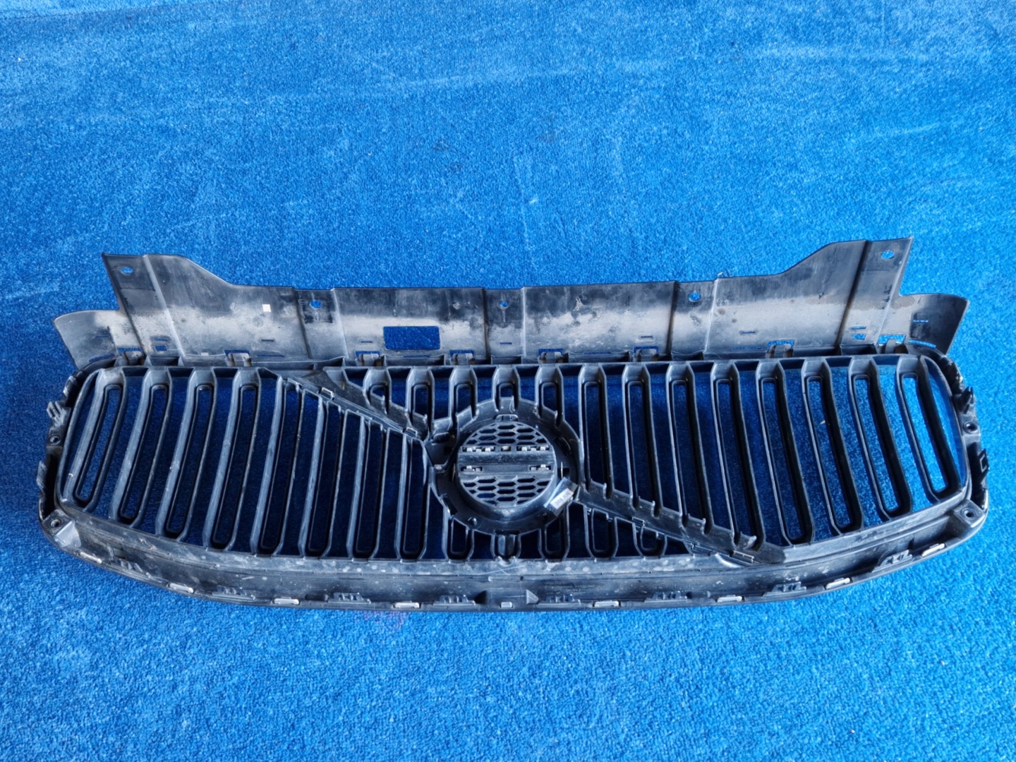 VOLVO XC60 II front PREKLADgrill radiator 31425532 31425533 OPIS!