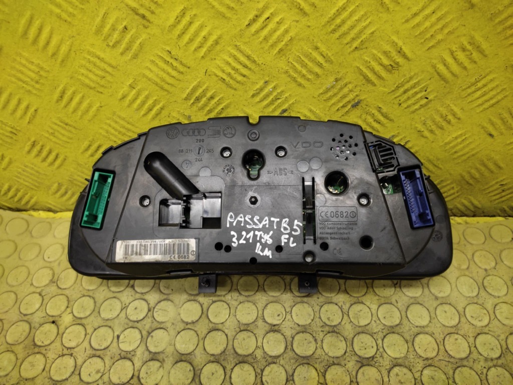 VW PASSAT B5 dials 3B0920829A