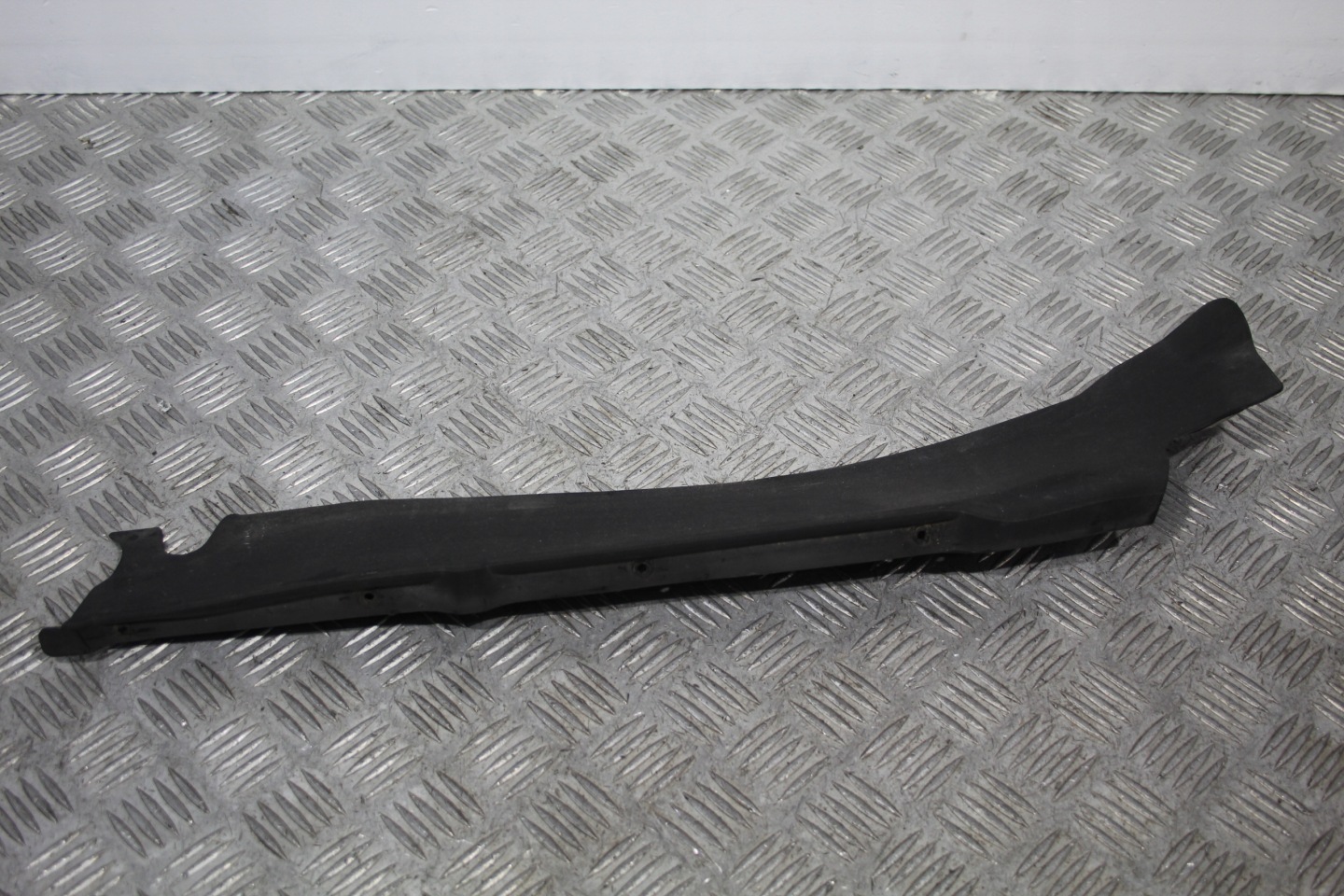 GUARNIZIONE COPERTURA GREMBIALINA PARAFANGO DESTRO SUBARU LEGACY V 5