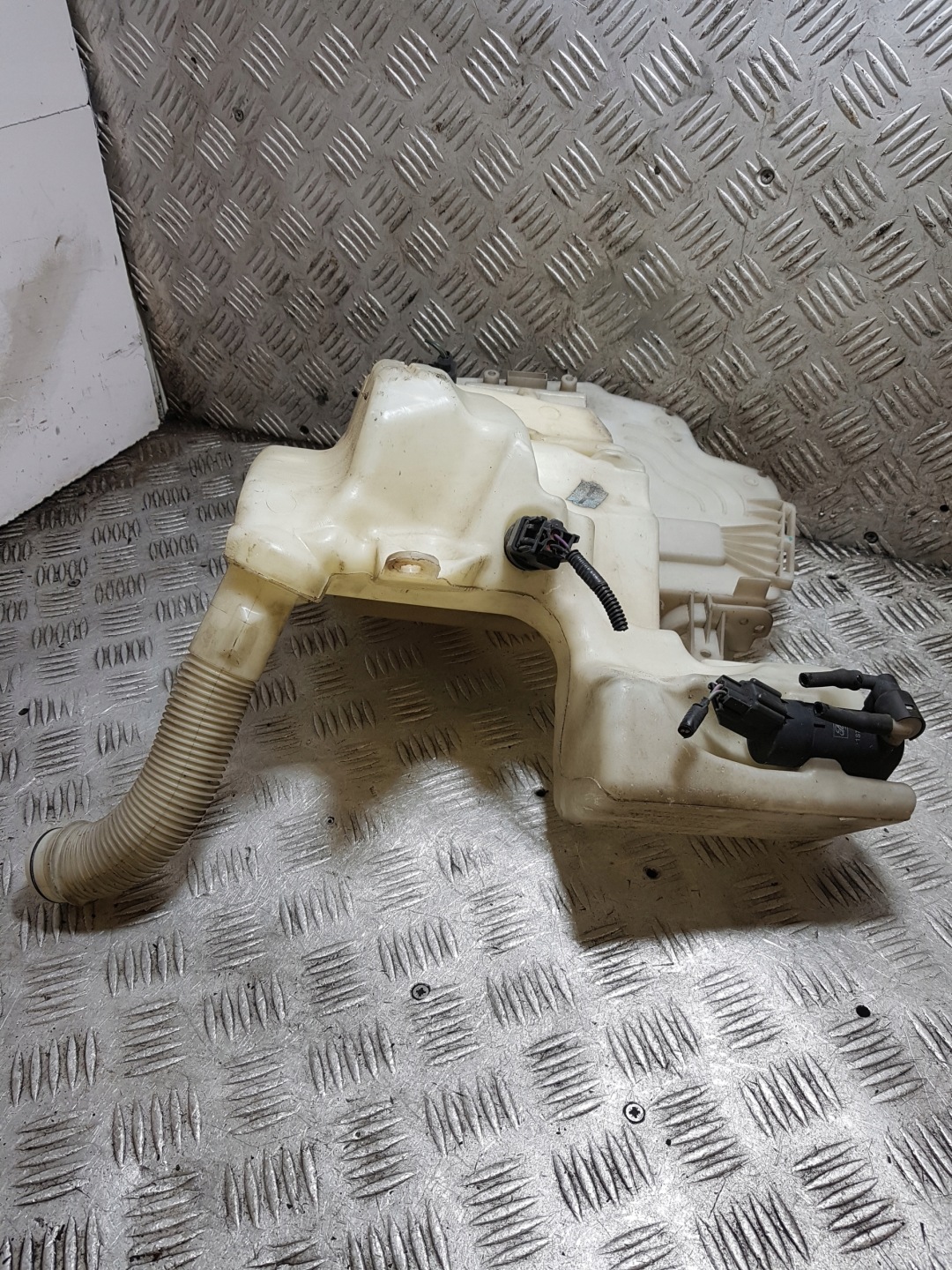 washer fluid tank FORD S-MAX 6M21-17B613-AH