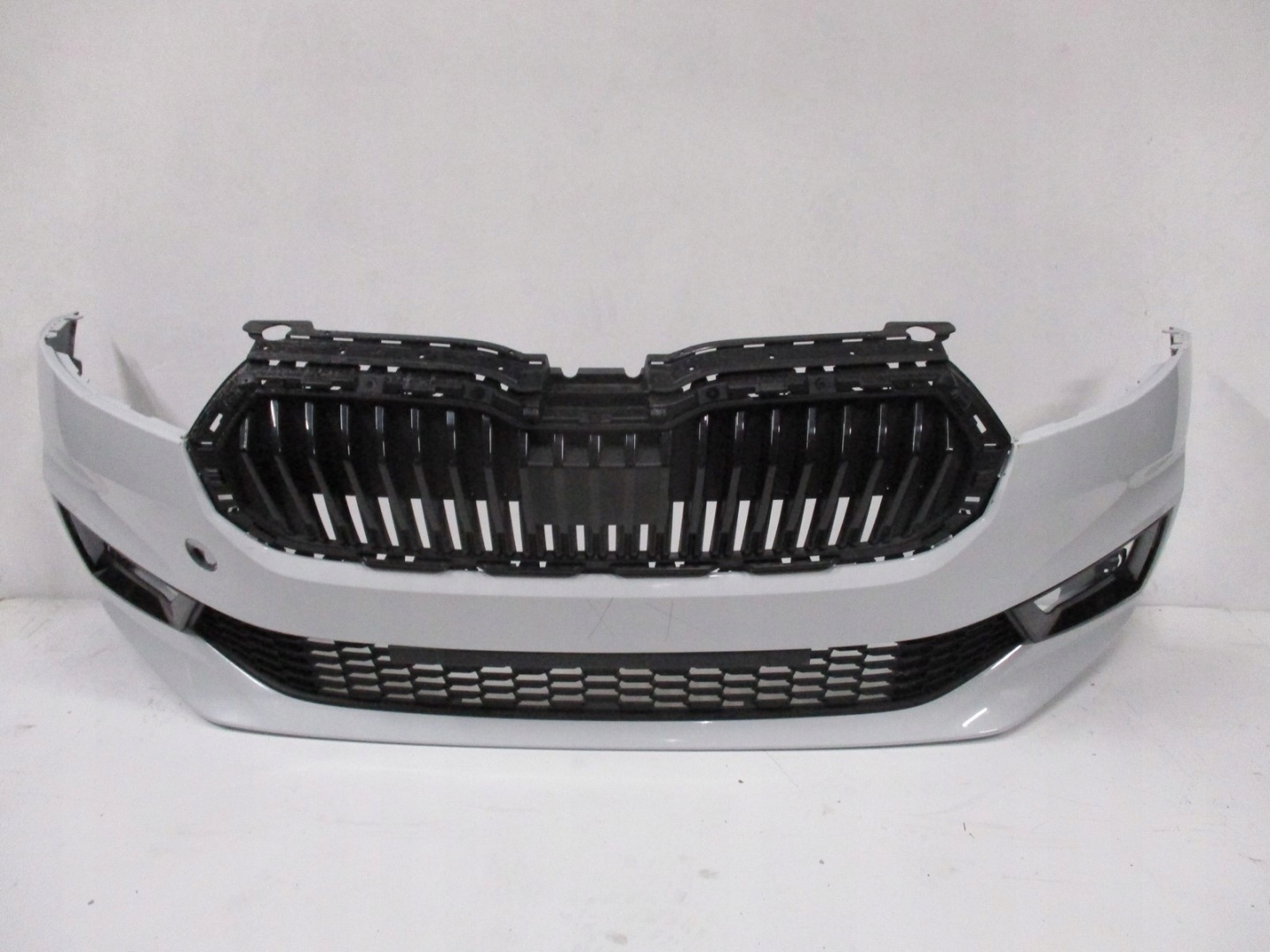 bumper front Skoda Fabia 21R below RADAR