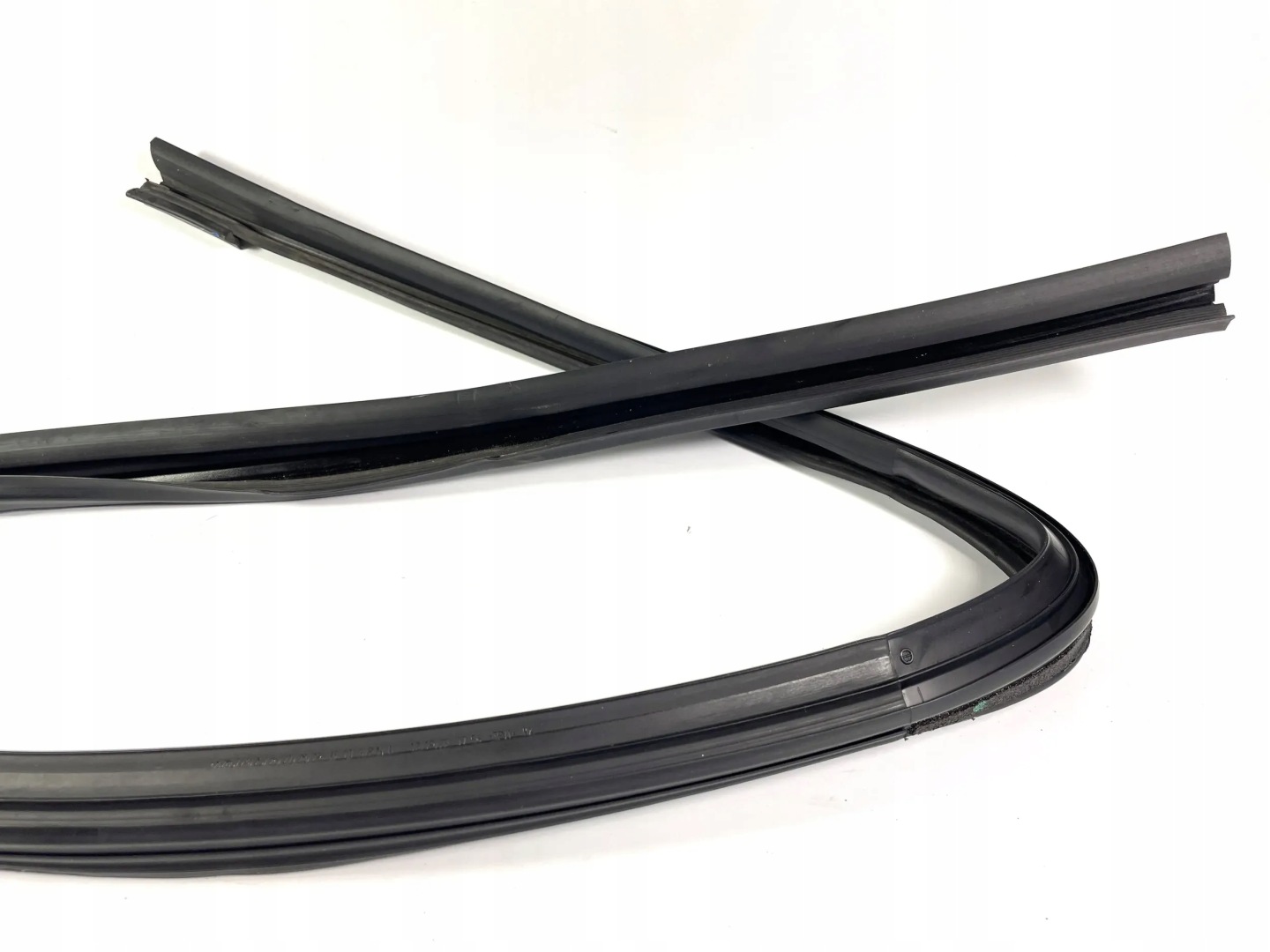 Ram 1500 V gasket windows door left rear part 2019-24