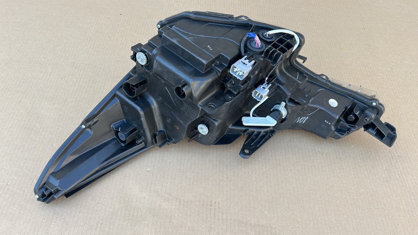 REFLEKTOR light right right front front TOYOTA AVENSIS T27 15