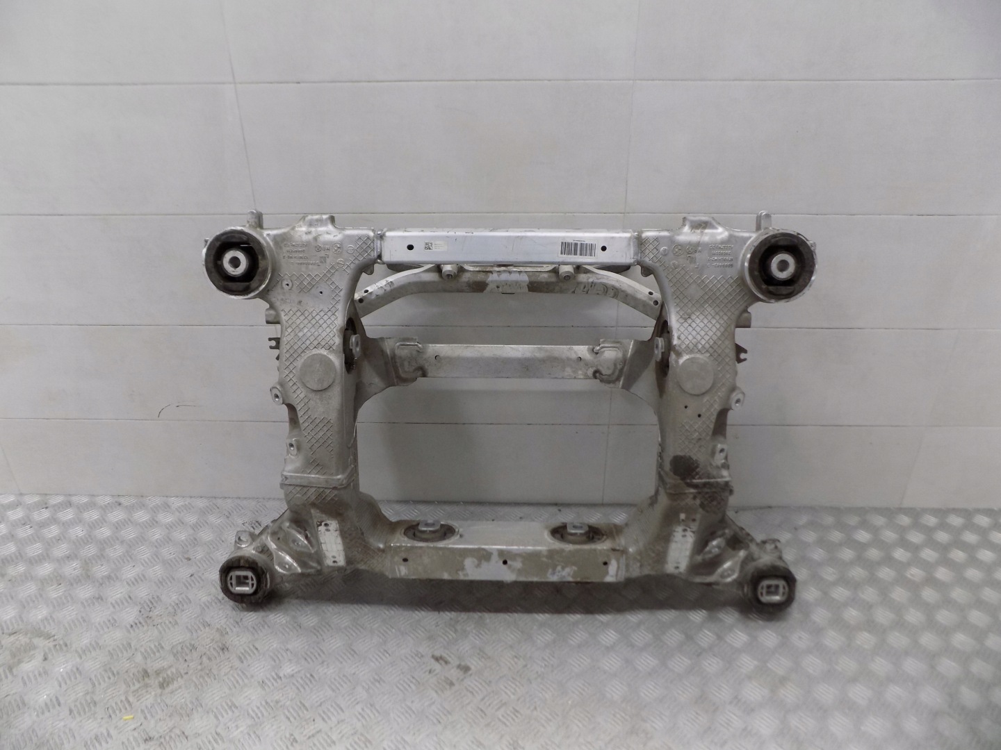 BMW IX I20 axle beam sider subframe rear part 6889434