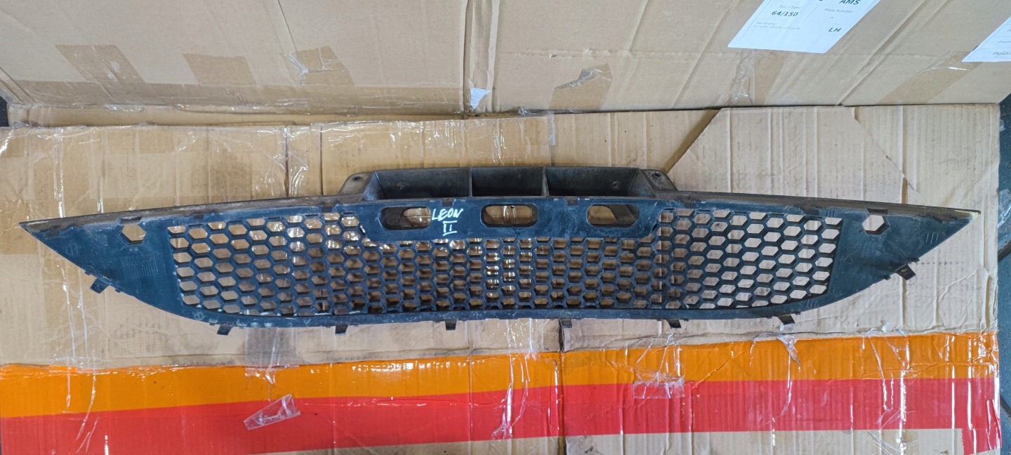 SEAT LEON II 05-09 grid of a bumper front central original