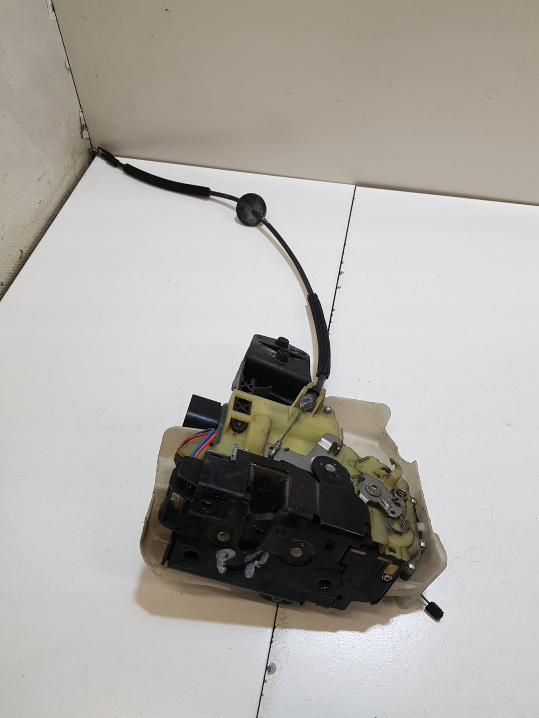 lock door CENTRALNY right front SKODA SUPERB 8 PIN